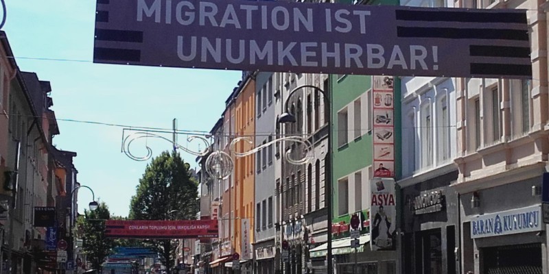 Immer wieder Solingen und Köln-Mülheim - Die Serie von Anschlägen und die Verlautbarungen der Polizei wecken Erinnerungen an die Baseballschlägerjahre. Solidarisches Handeln ist dringend notwendig