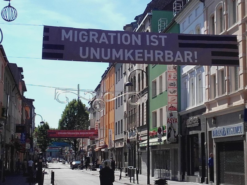 Immer wieder Solingen und Köln-Mülheim - Die Serie von Anschlägen und die Verlautbarungen der Polizei wecken Erinnerungen an die Baseballschlägerjahre. Solidarisches Handeln ist dringend notwendig